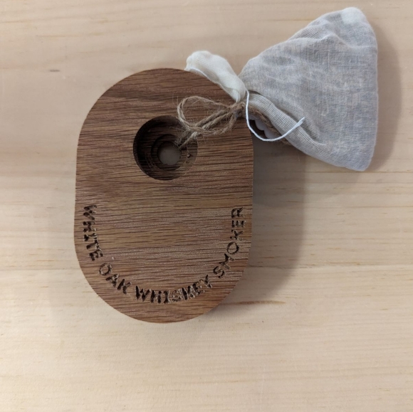 Newly Designed Cocktail/Whiskey Smoker With Flavored Wood Chips - Picture 3 of 3